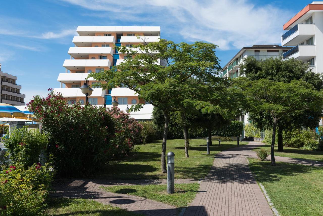 Aparthotel Holiday Bibione Exterior photo
