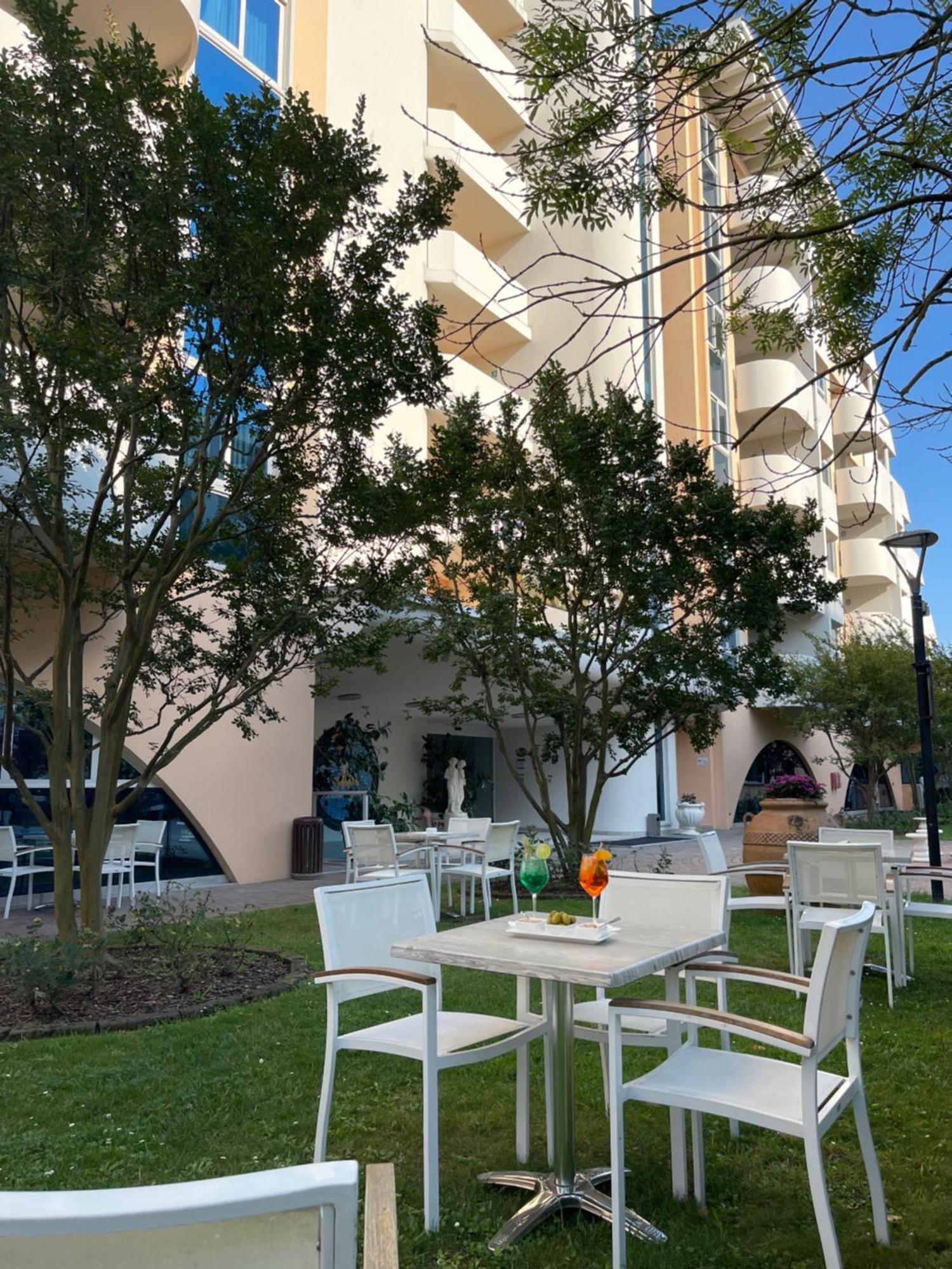 Aparthotel Holiday Bibione Exterior photo