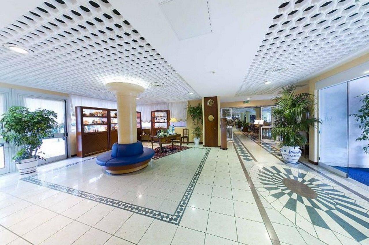Aparthotel Holiday Bibione Exterior photo